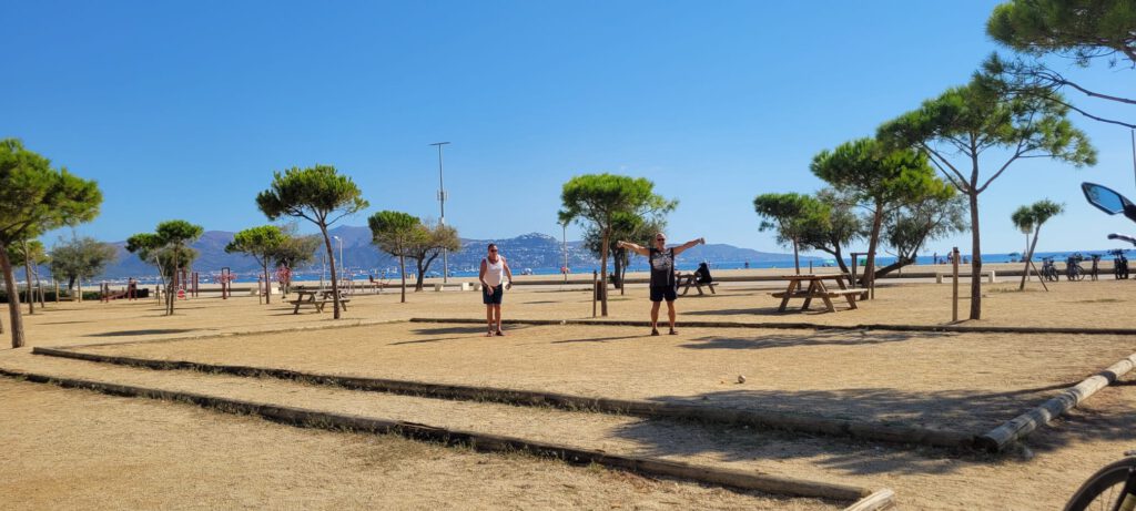 Boule am Strand